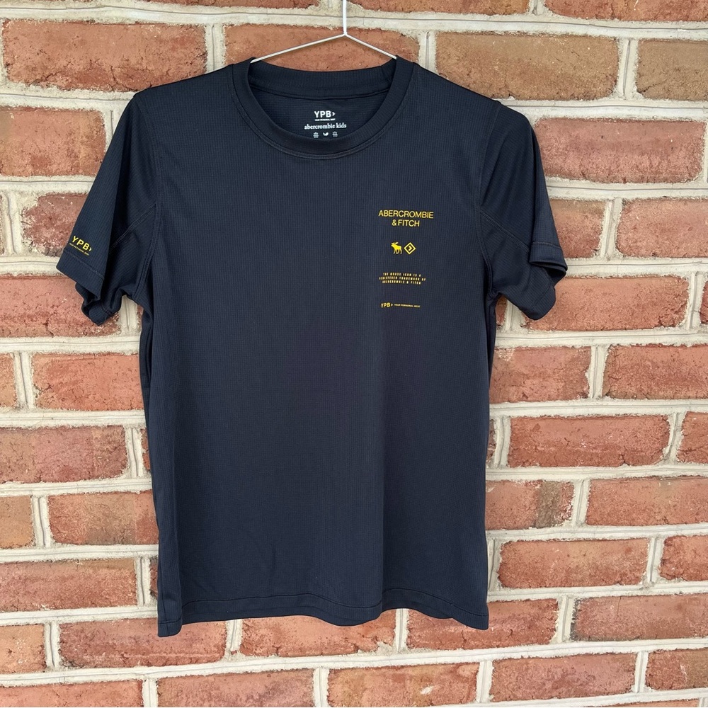 Abercrombie & Fitch Black Short Sleeve Tee. Teen